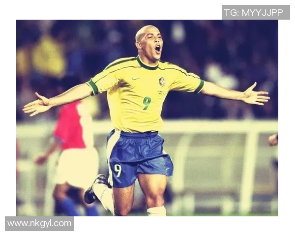 足球球星摆件车载装饰品 让爱车瞬间焕发活力与魅力