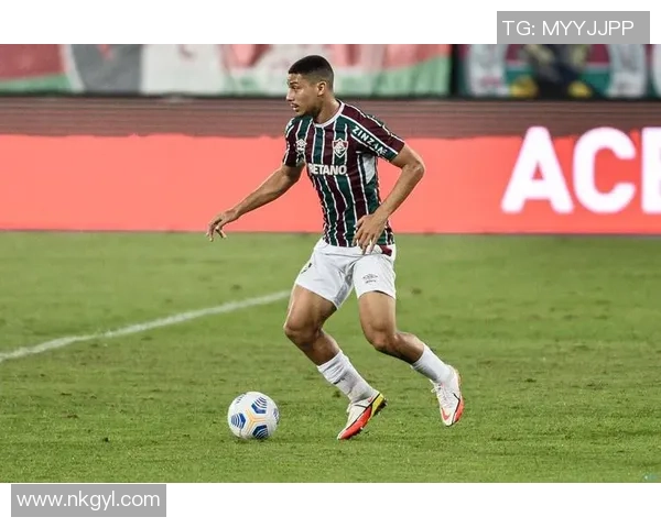 带弗字的足球球星盘点及其职业生涯亮点解析 带弗字的足球球星盘点及其职业生涯亮点解析