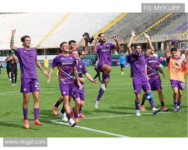 赖扬足球俱乐部核心球员风采揭秘 球场上闪耀的明星力量